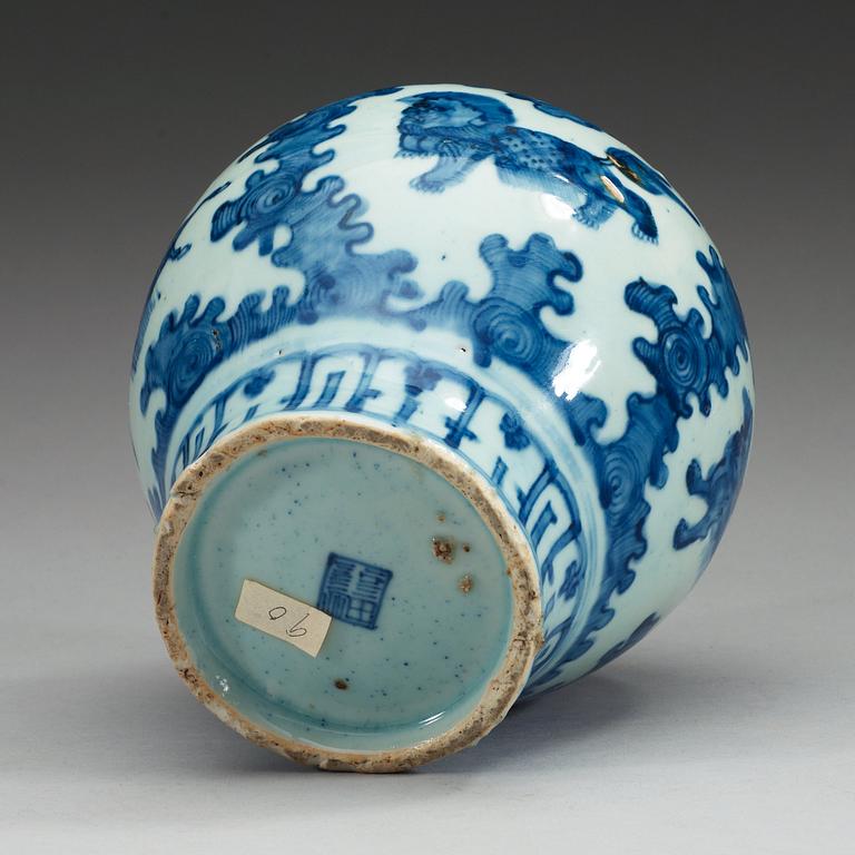 A blue and white vase, Ming dynasty, Wanlig (1572-1620).