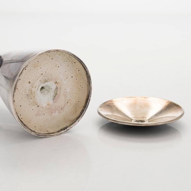 Kaj Blomqvist, kynttilänjalkapari, hopeaa, signeerattu KB. Kultakeskus Tavastehus 1966-67.