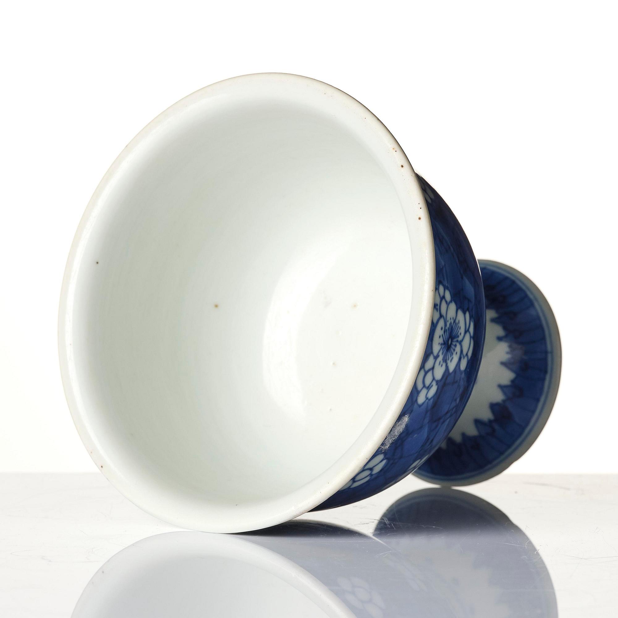 Stemcup, porslin. Qingdynastin, Kangxi (1662-1722).