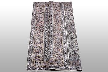 A carpet, Kashan, ca 291 x 203 cm.