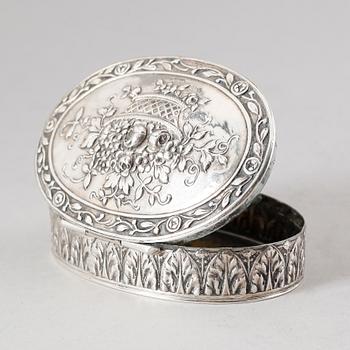 DOSA, silver, importstämplar. Vikt 96 g.
