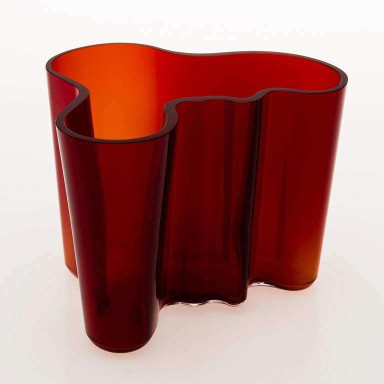 ALVAR AALTO, VASE, glass, 'Savoy', Iittala.