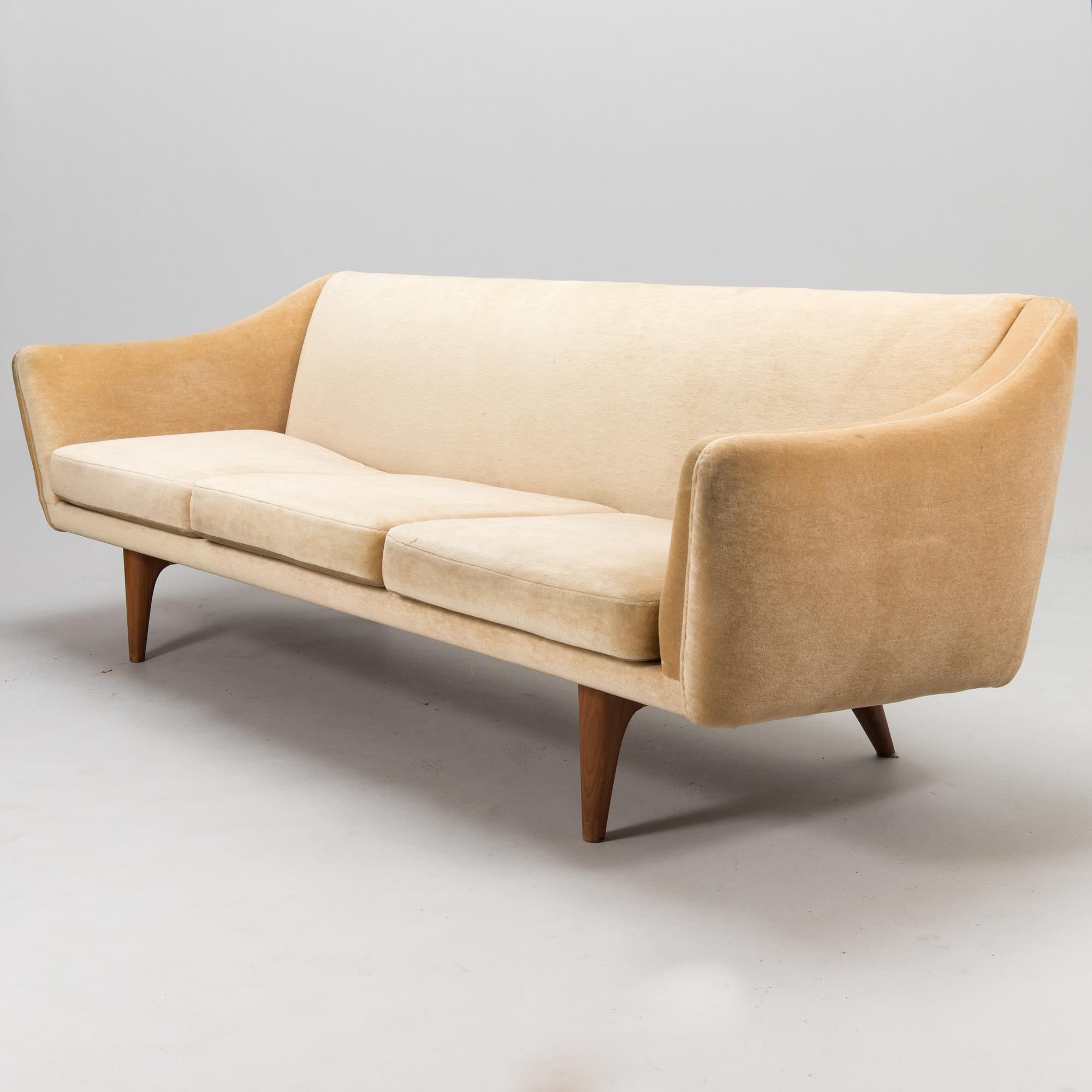 ILLUM WIKKELSÖ, a 1950's Danish 'ML-140' sofa for A. Mikael Laursen & Søn, Århus.