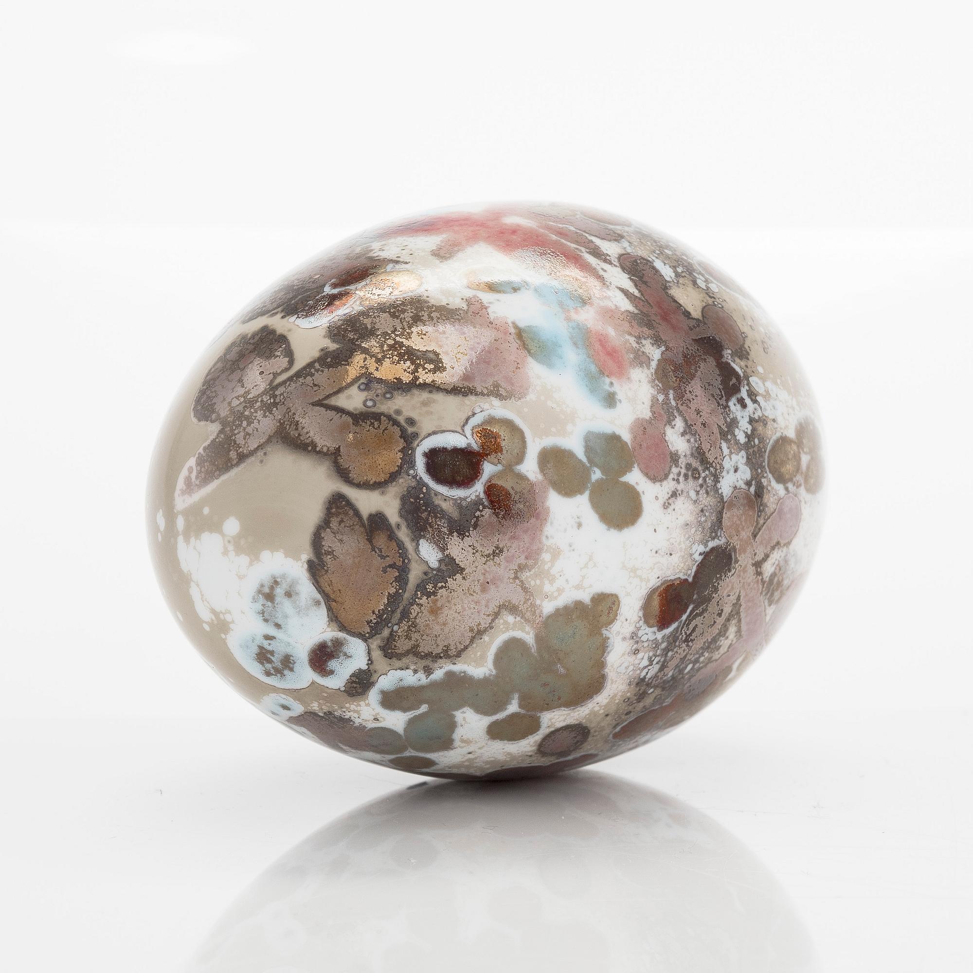 Oiva Toikka, A glass bird 'Cucunor' and an egg, signed O. Toikka Nuutajärvi.