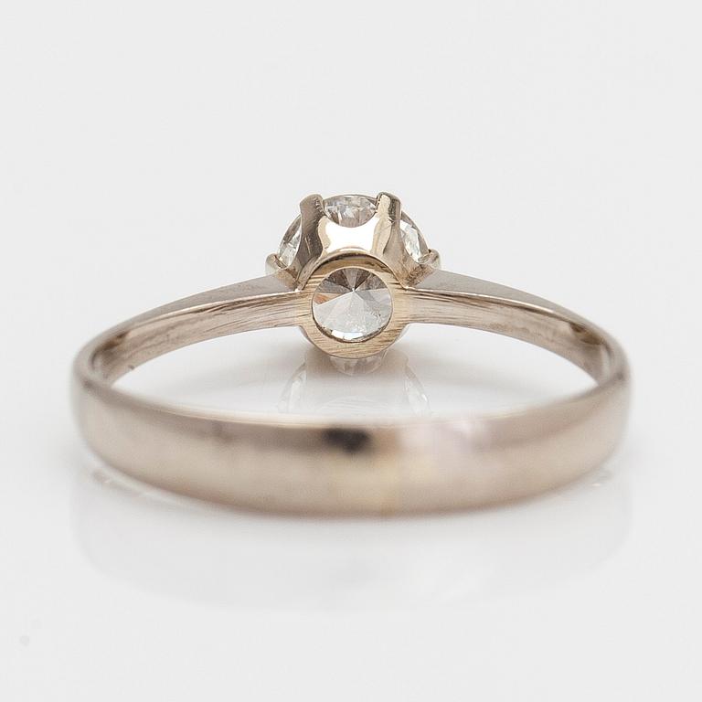 Ring, 14K vitguld, briljantslipad diamant ca 0.52 ct. Finska stämplar.