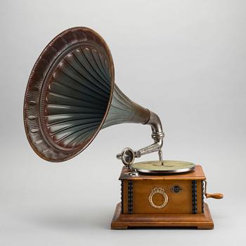 A "Veni Vidi Vici", Soundbox grammophone from the frist half of the 20th century.