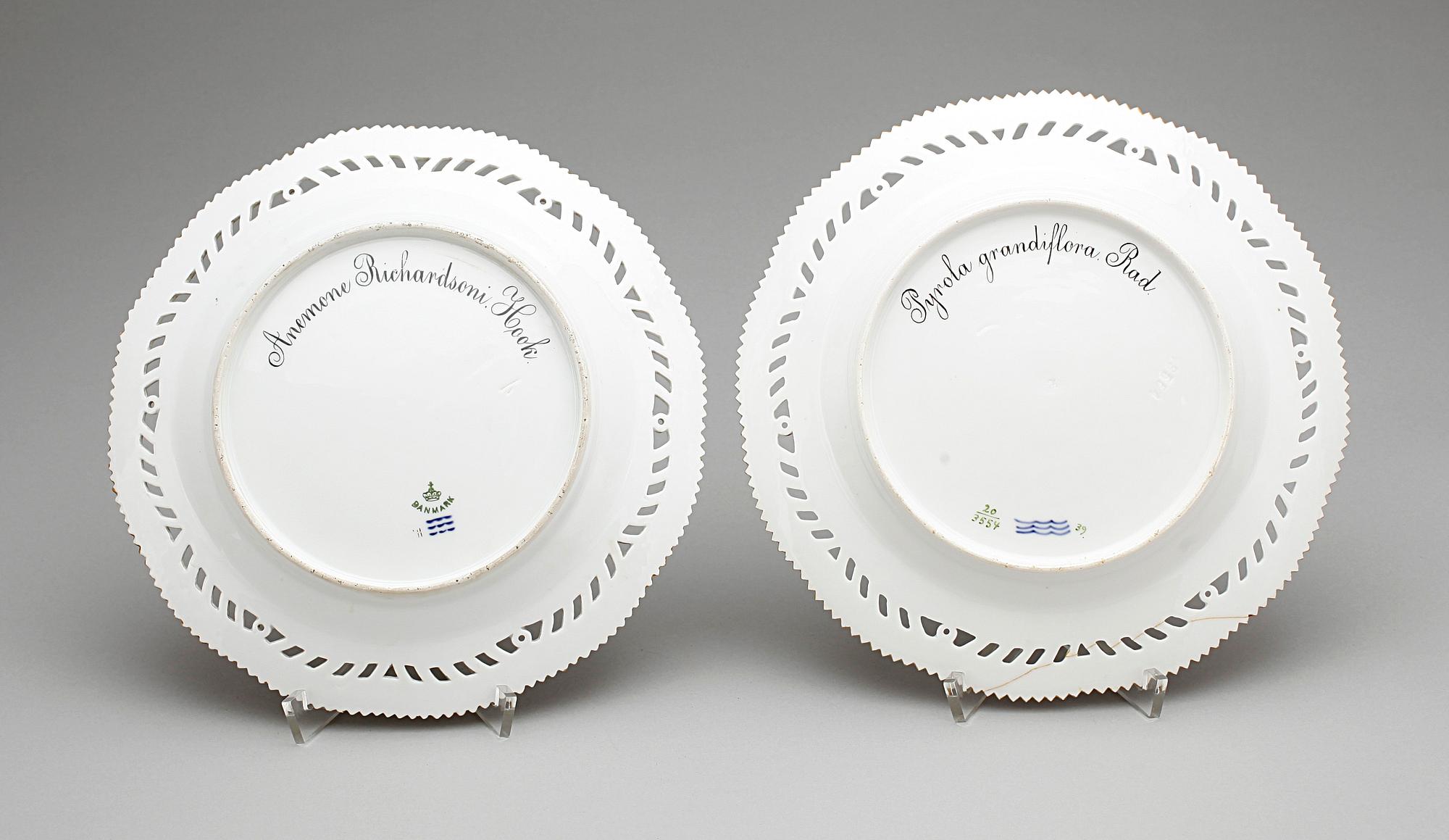 TALLRIKAR, 2 st, porslin, "Flora Danica", Royal Copenhagen.