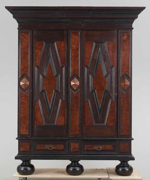 SKÅP, barockstil, med äldre delar, 1800-tal.