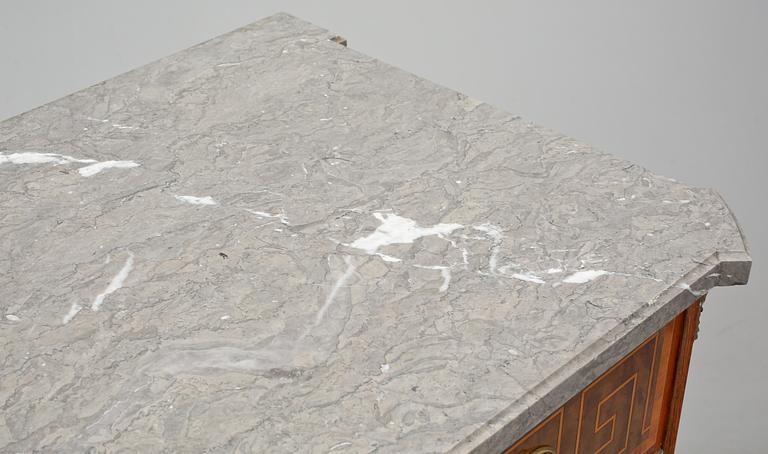 BYRÅ, gustaviansk stil, 1900-tal.