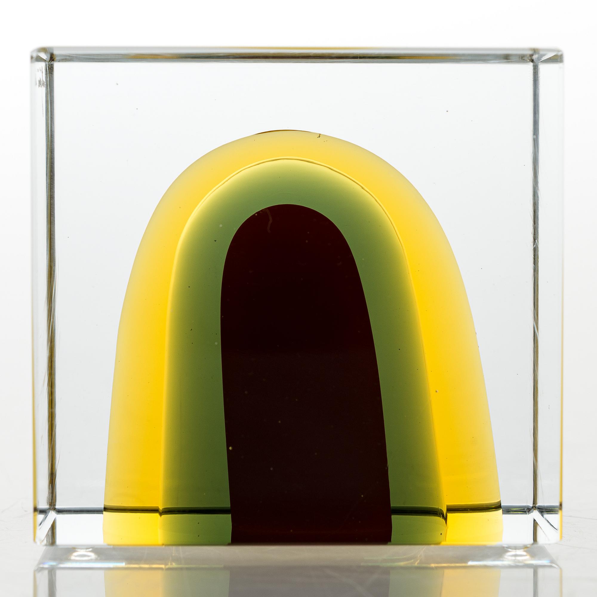 OIVA TOIKKA, AN ANNUAL CUBE, glass, signed Oiva Toikka Nuutajärvi 2006, numbered 570/2000.