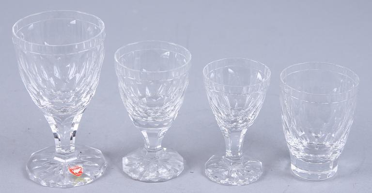 GLASSERVISDELAR, 54 st, sign samt etikettmärkta Orrefors.