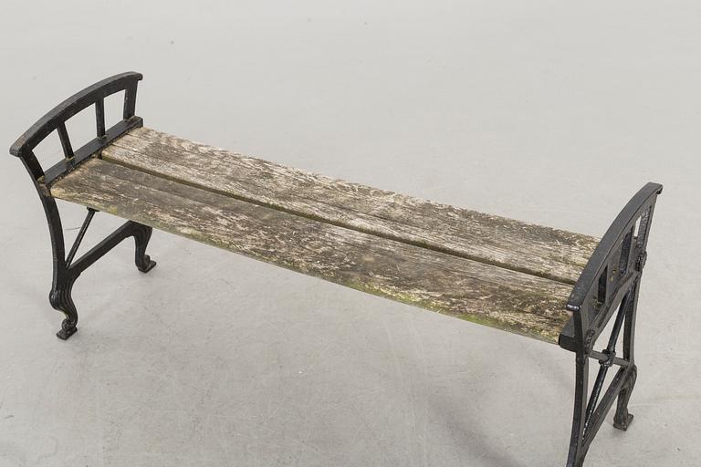 FOLKE BENSOW, a cast iron garden bench.