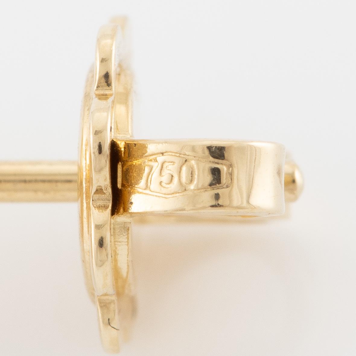 Örhängen 18K guld med odlade akoyapärlor.