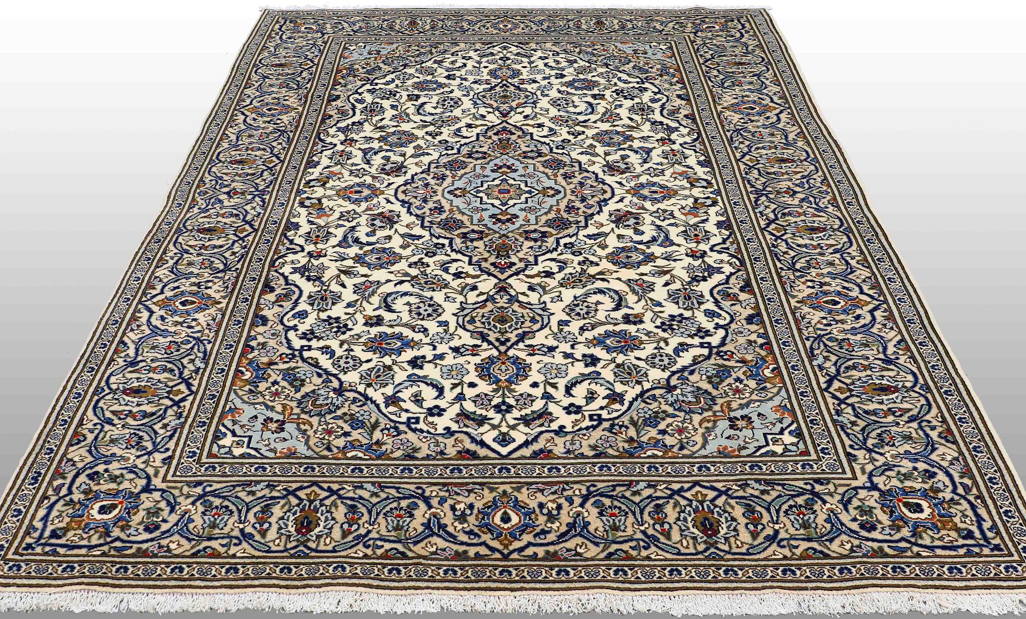 Matta, Keshan, ca 400 x 297 cm.