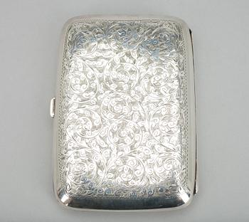 CIGARETTETUI, sterling silver, H. Williamson Ltd, Birmingham 1908. Vikt 165 g.