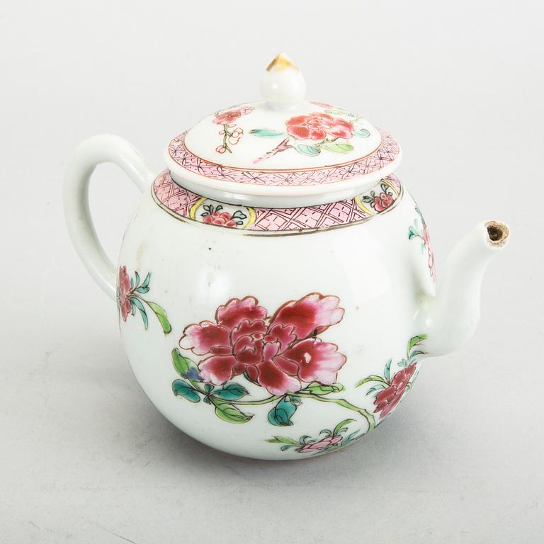A Chinese Qianlong pocelain teapot in famille rose colours.