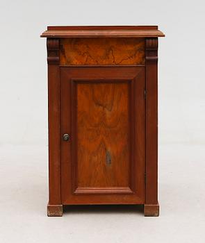 KOMMOD, omkring år 1900.