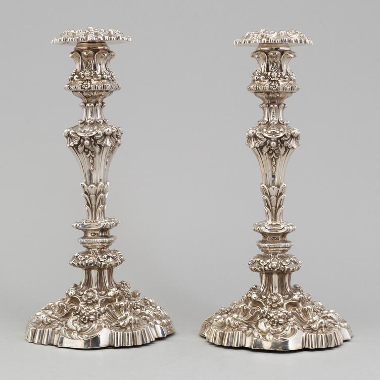 A pair of silver candlesticks Georg IV, Sheffield, 1821, J Ellis & Co.