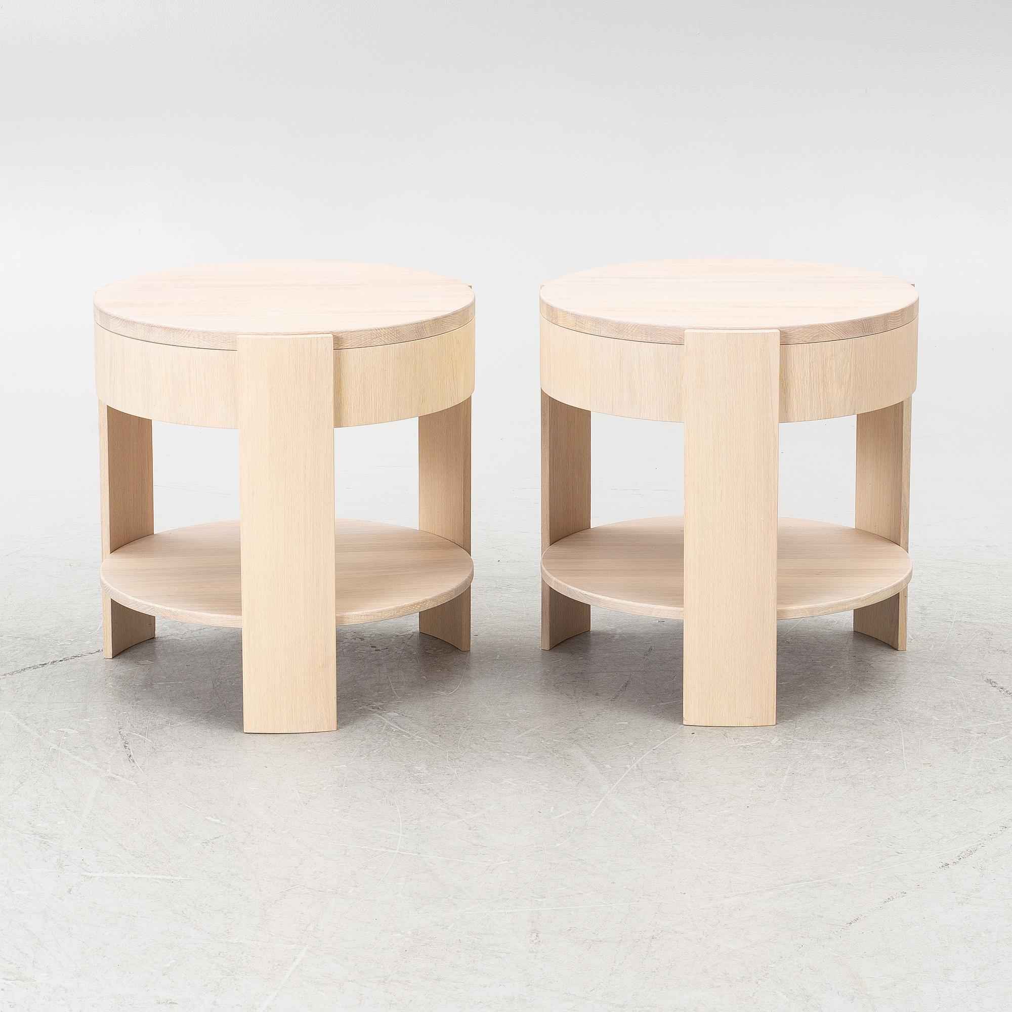 Sängbord, ett par, samtida.