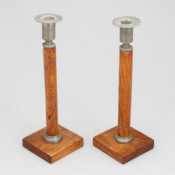 LJUSSTAKAR, ett par, sengustavianska, omkring år 1800.