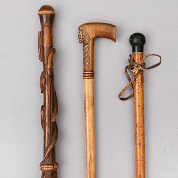 VANDRINGSSTAV OCH TVÅ KÄPPAR, trä, 1800-tal.