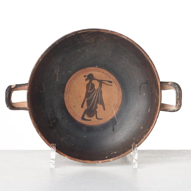 KYLIX, lergods. Attisk, svart-figurig, troligen omkring 520-510 f. Kr.