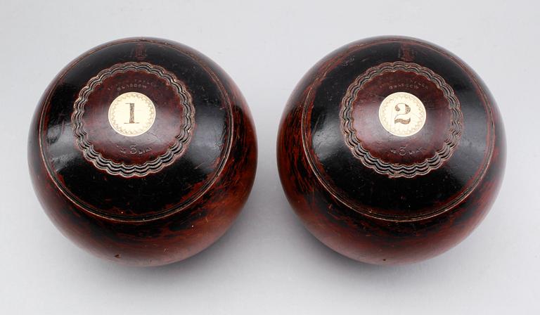 LAWN BOWLS, 2 st, Thomas Taylor, Glasgow, 1900-talets första hälft.