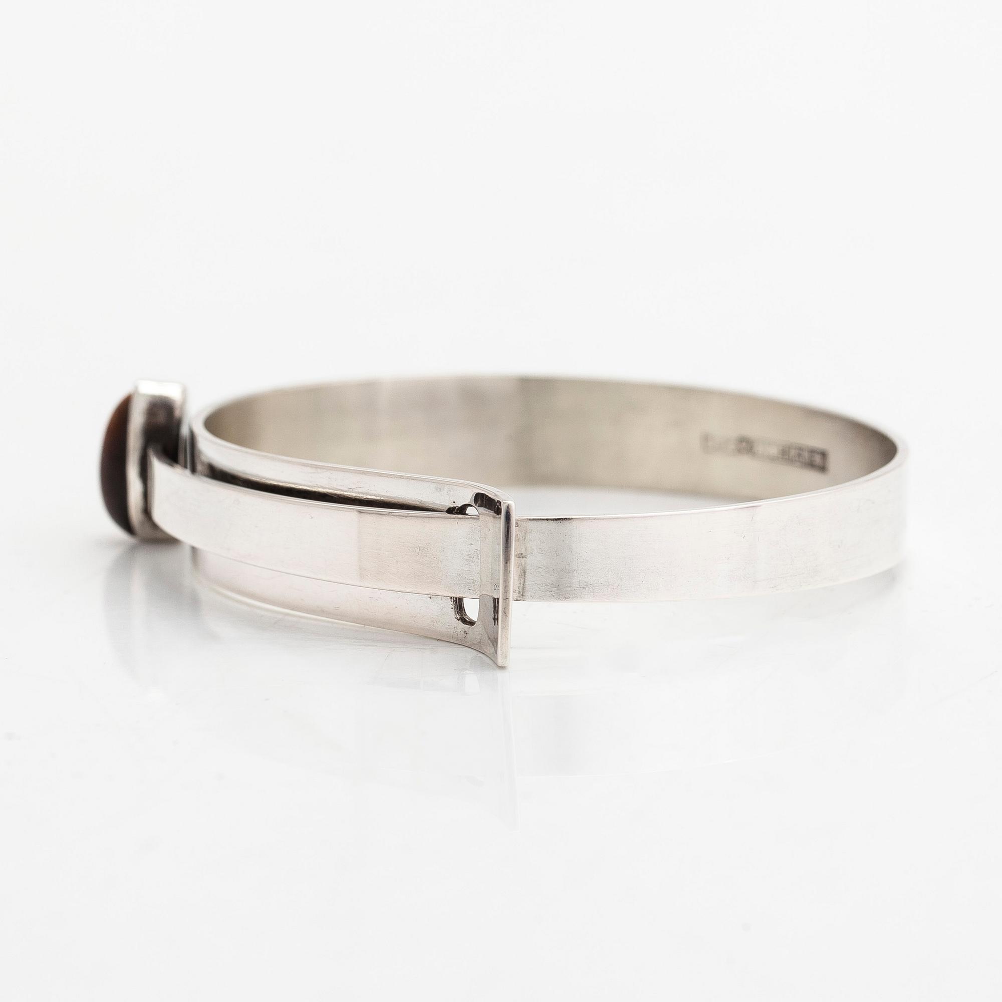 Elis Kauppi, Armband, silver och tigeröga. Kupittaan Kulta, Åbo 1958.