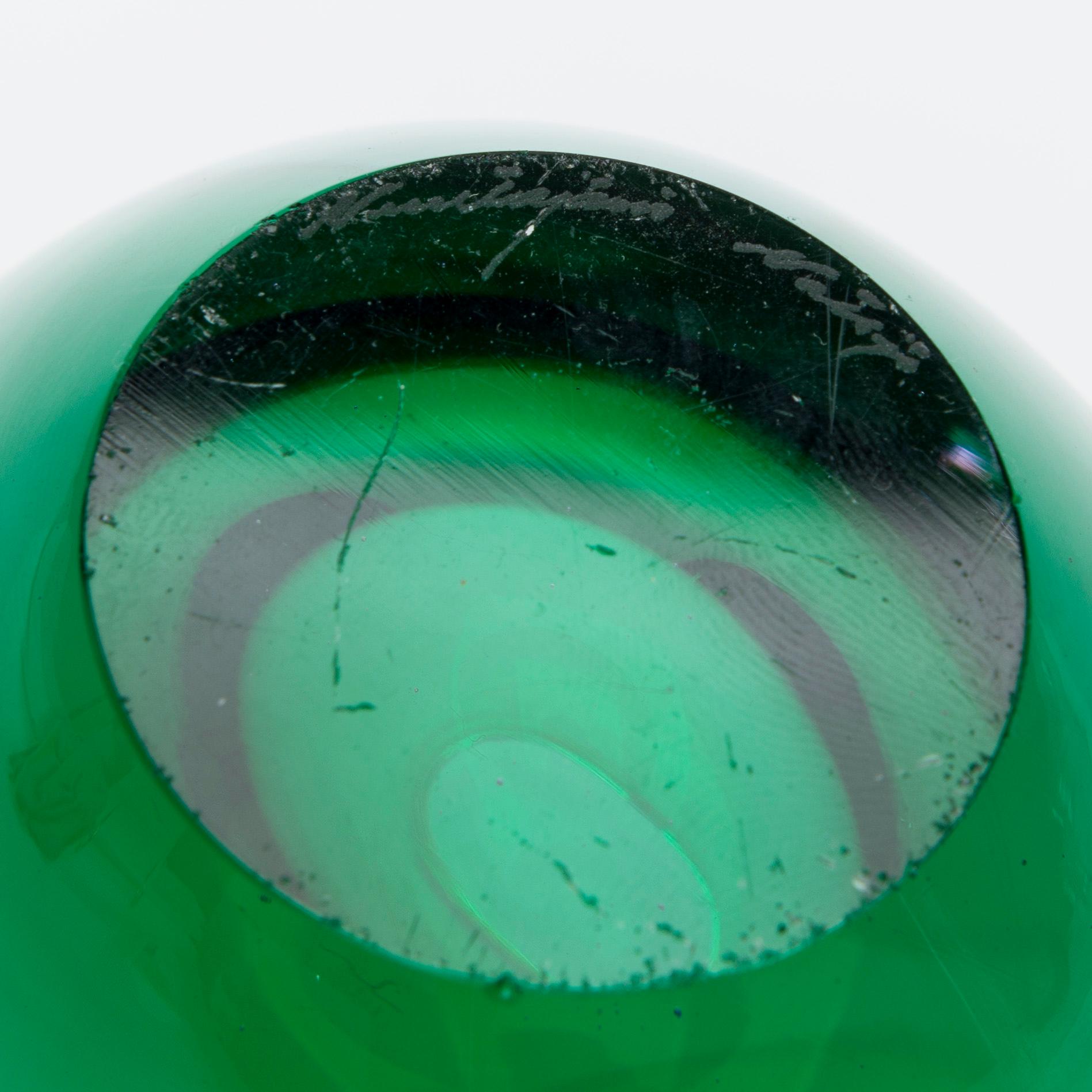 HEIKKI ORVOLA, VAS, glas, "Blomma". Signerad Nuutajärvi Notsjö, etikettmärkt 1971-75.