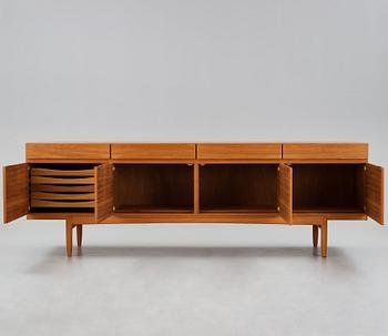 Ib Kofod-Larsen, sideboard, modell "FA-66", Faarup Møbelfabrik, Danmark 1950-60-tal.