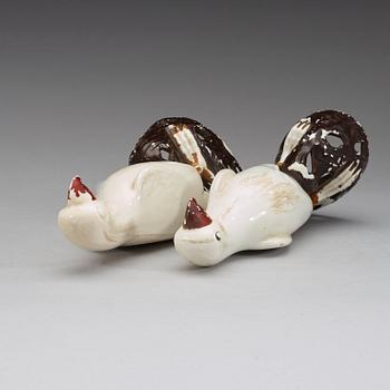 A pair of white andred glazed figures of parrots, late Qing dynasty.