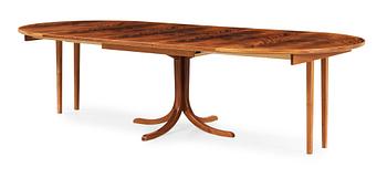 423. A Josef Frank mahogany dining table, Svenskt Tenn, model 771.