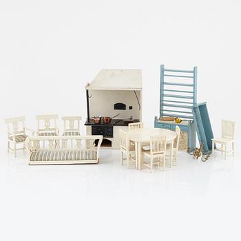 A lot of 14 pieces of doll house furniture by Nolbyn Värmländskt hantverk, 20th century.