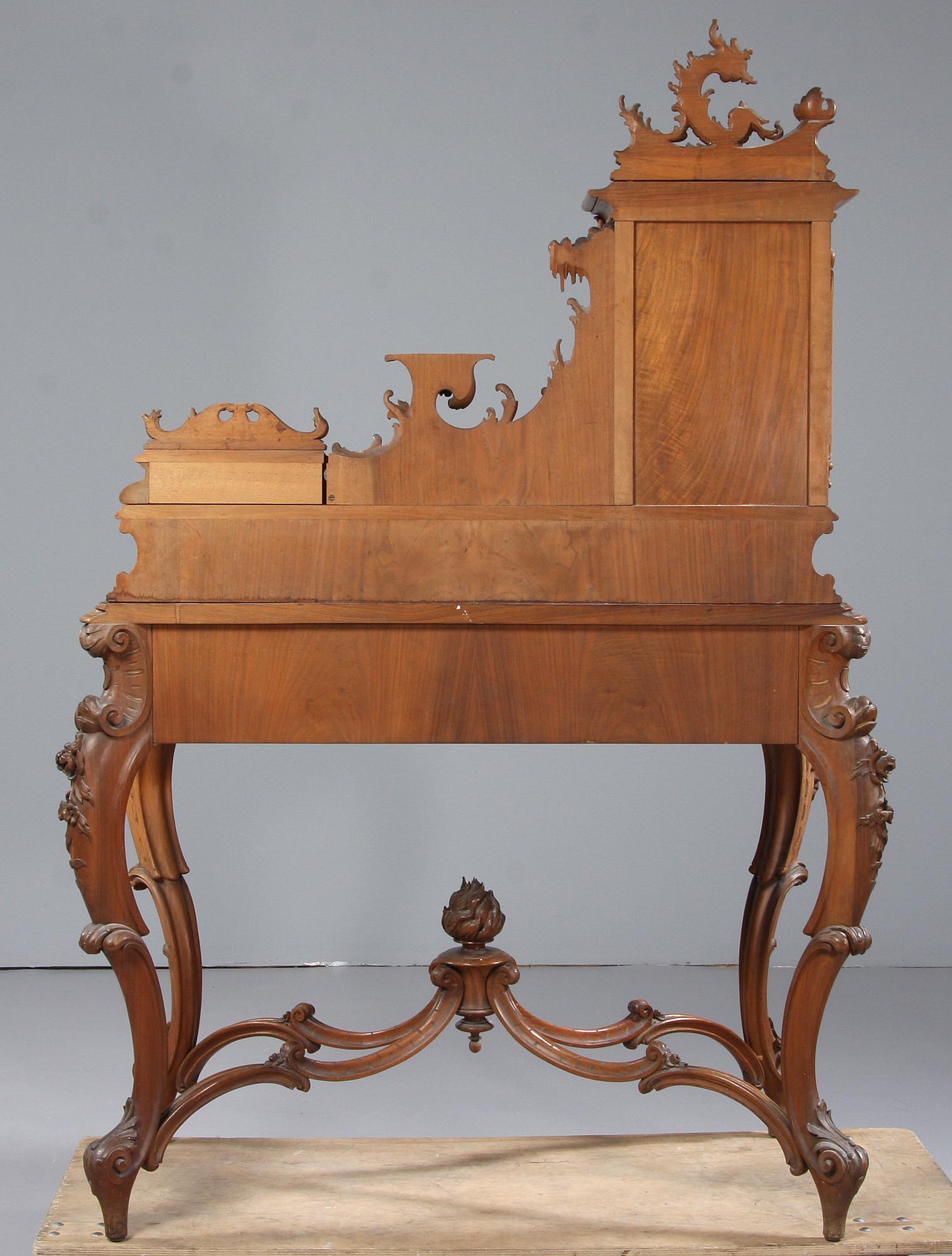 SKRIVBORD MED UPPSATS, nyrokoko, 1800-talets andra hälft.