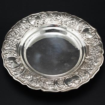 A 20th century silver plate from Egypt. Weight 412 g.