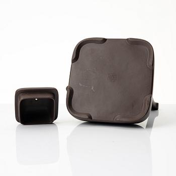 Wang Hongfen, A nrown yixing teapot, 1980s.