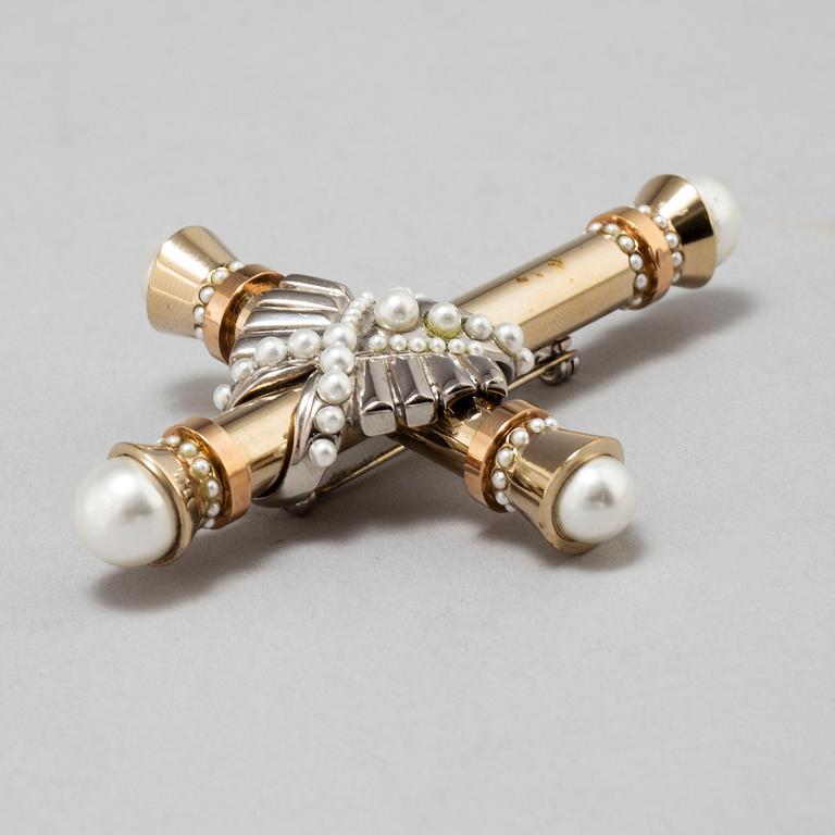 GIVENCHY, a costume jewellery brooch.