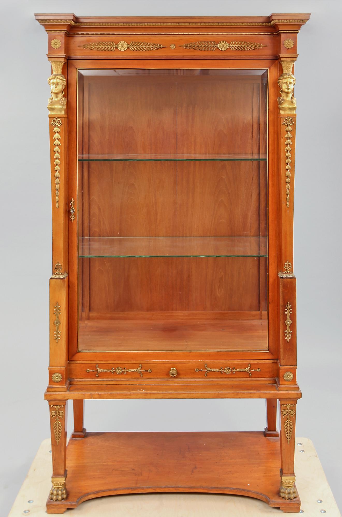 VITRINSKÅP, AB Axel Beckmans Möbelfabrik, Norrköping, empire-stil, tidigt 1900-tal.