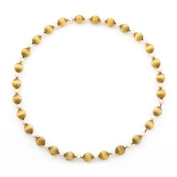Necklace, 14K gold with cultured pearls.