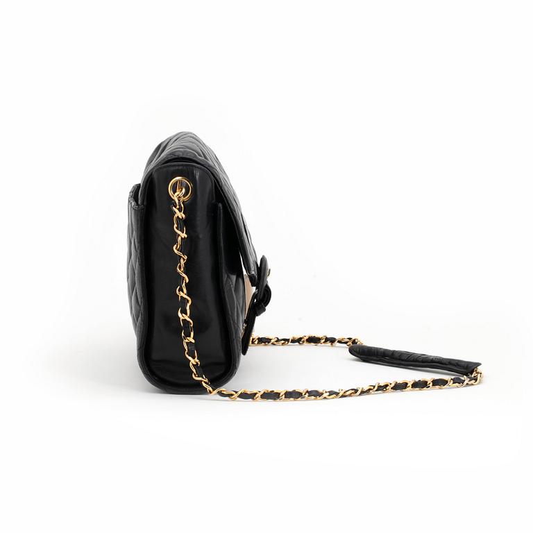 CHANEL, a black quilted leather shoulder bag.