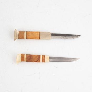 Knivar, 2 st, signerade, Erik Tuolja och Erik Oja.