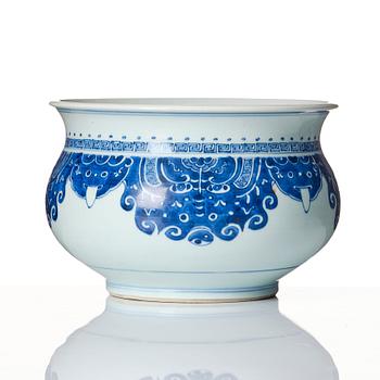 A blue and white censer, Qing dynasty, Kangxi (1662-1722).