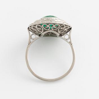 Ring, platina med smaragd och åttkantslipade diamanter.