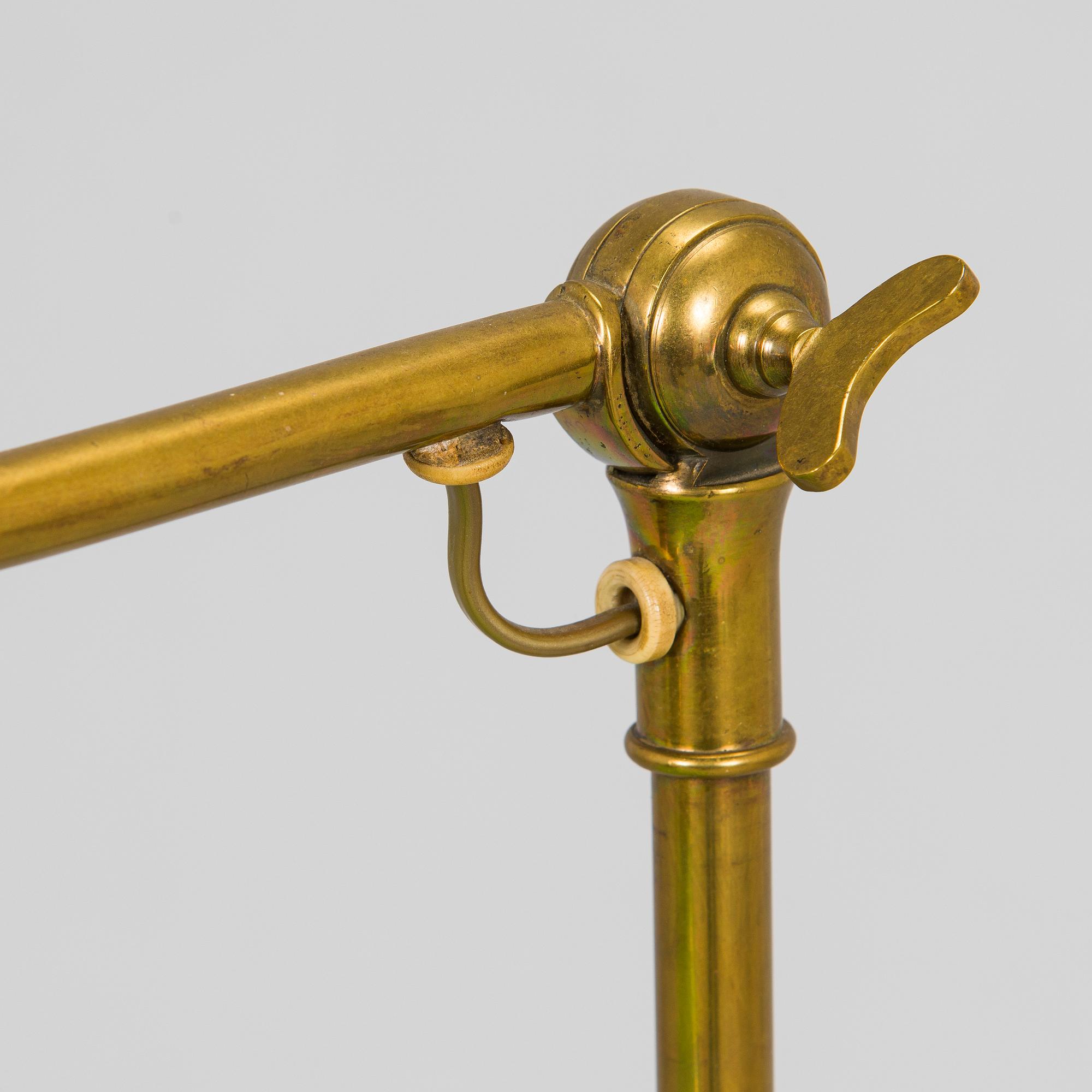 Pöytävalaisin / kirjoituspöydänvalaisin, noin 1900.