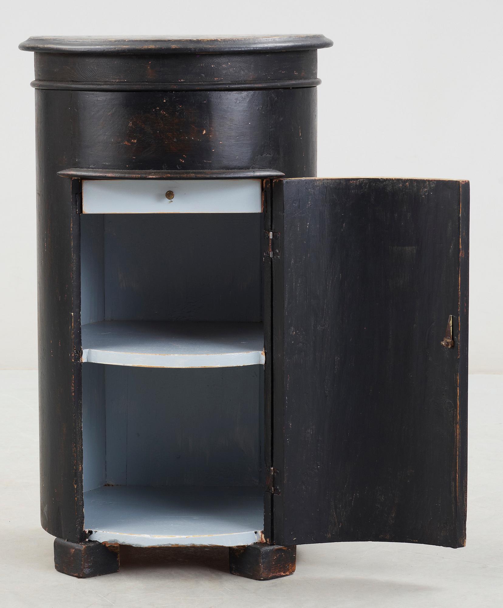 KOMMOD, Karl Johan, 1800-talets första hälft.