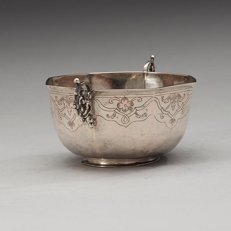 BRÄNNVINSSKÅL, av Lars Castman, Vimmerby (verksam 1739-1784).