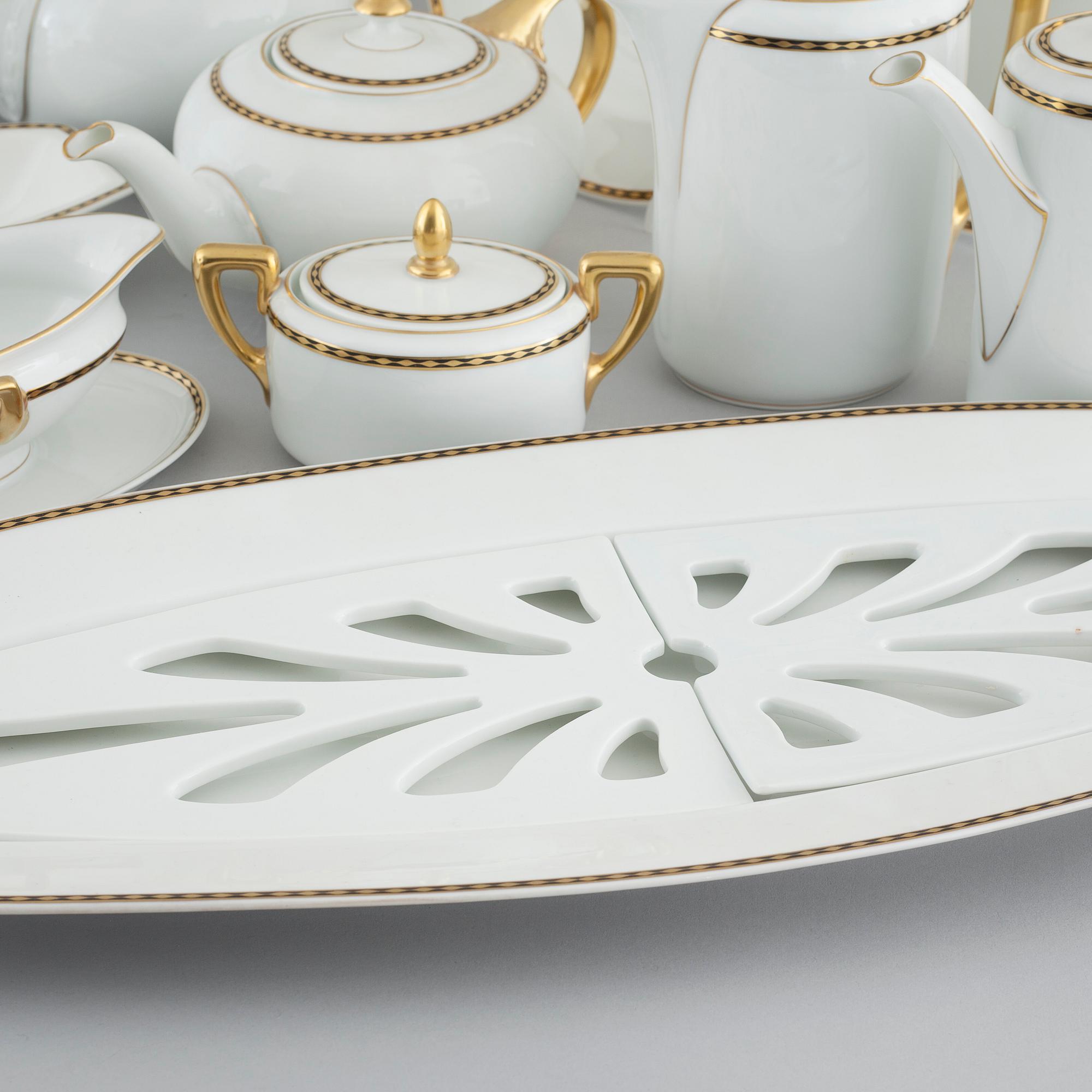 162 pieces of porcelain tableware from mostly Rosenthal, 20th century.