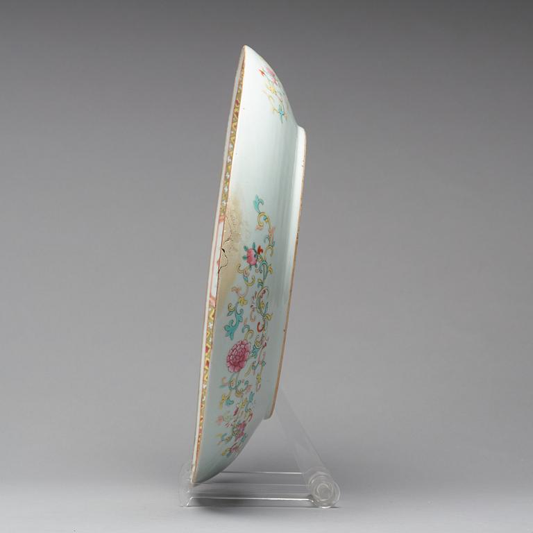 SKÅLFAT, porslin. Qingdynastin, med Guangxus märke och period (1875-1908).