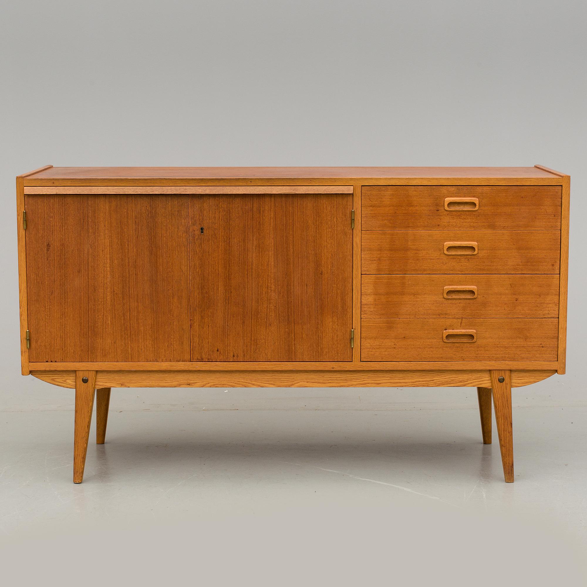SIDEBOARD, 1900-talets mitt.