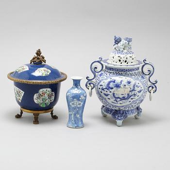 To censers and a vase, Chinese and Japanese, 19/20th Century.